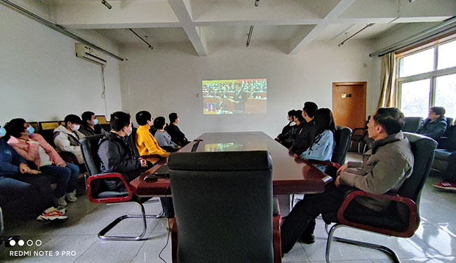 设计公司组织观看十三届全国人大四次会议开幕会